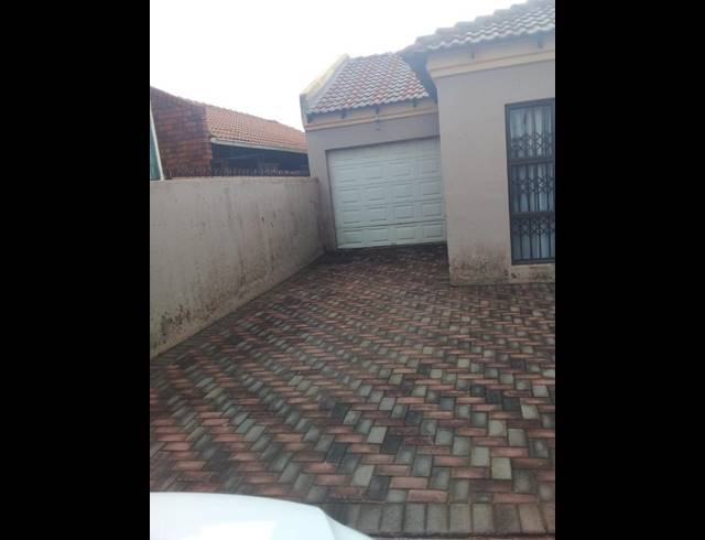 3 BEDROOM HOUSE FOR SALE IN PROTEA GLEN